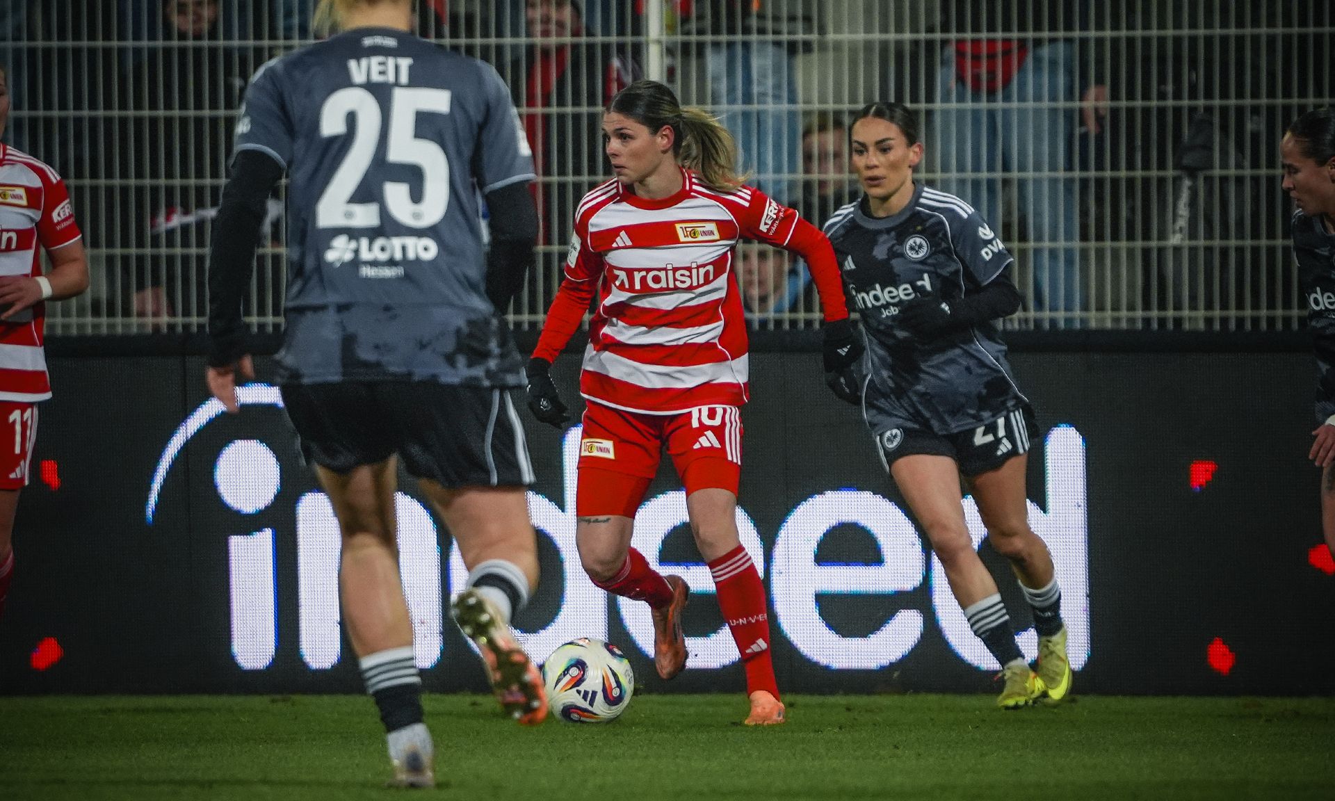 Profi-Frauen im letzten Saisonspiel gegen Eintracht Frankfurt
