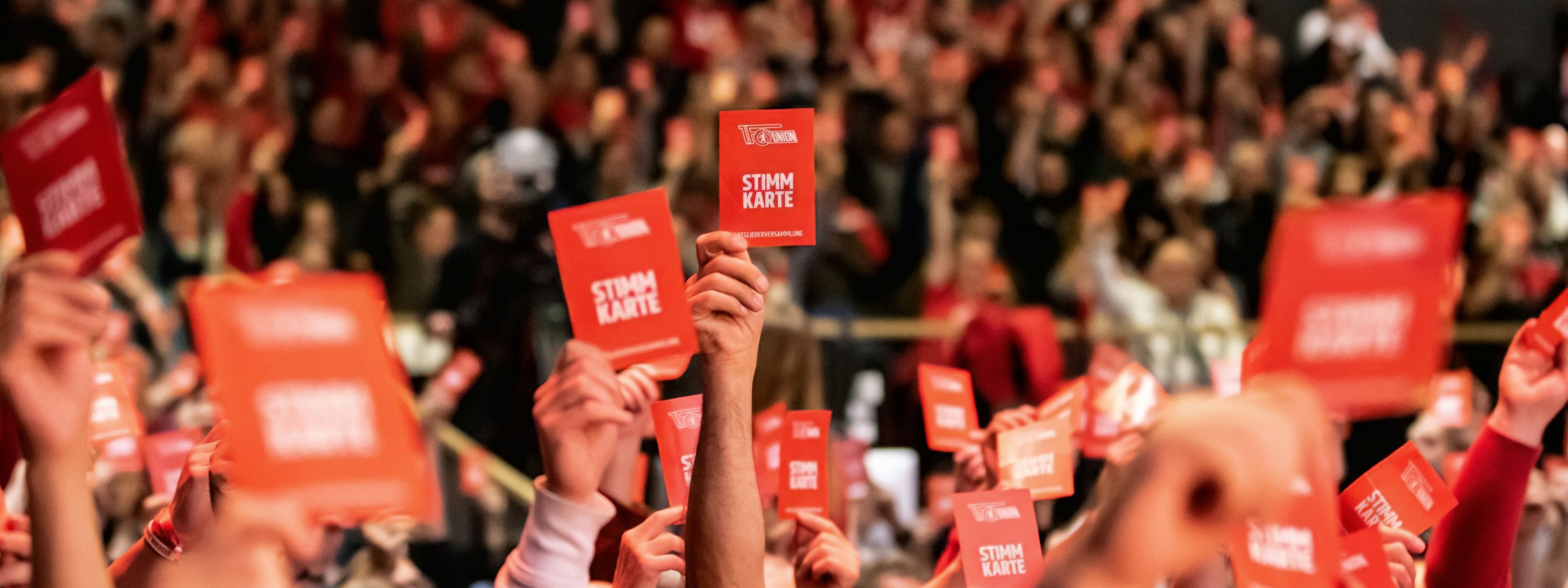 Mitglieder treffen sich am Geburtstag vom Verein