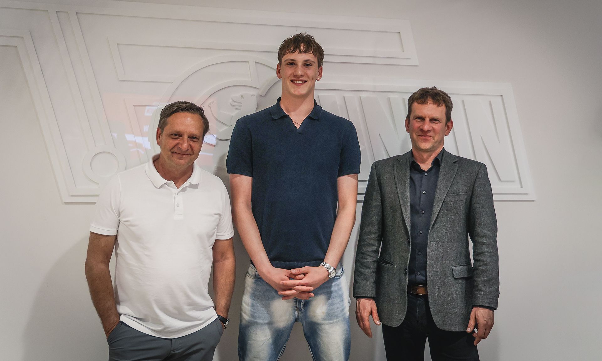 Fritz Gagzow unterschreibt langfristigen Vertrag