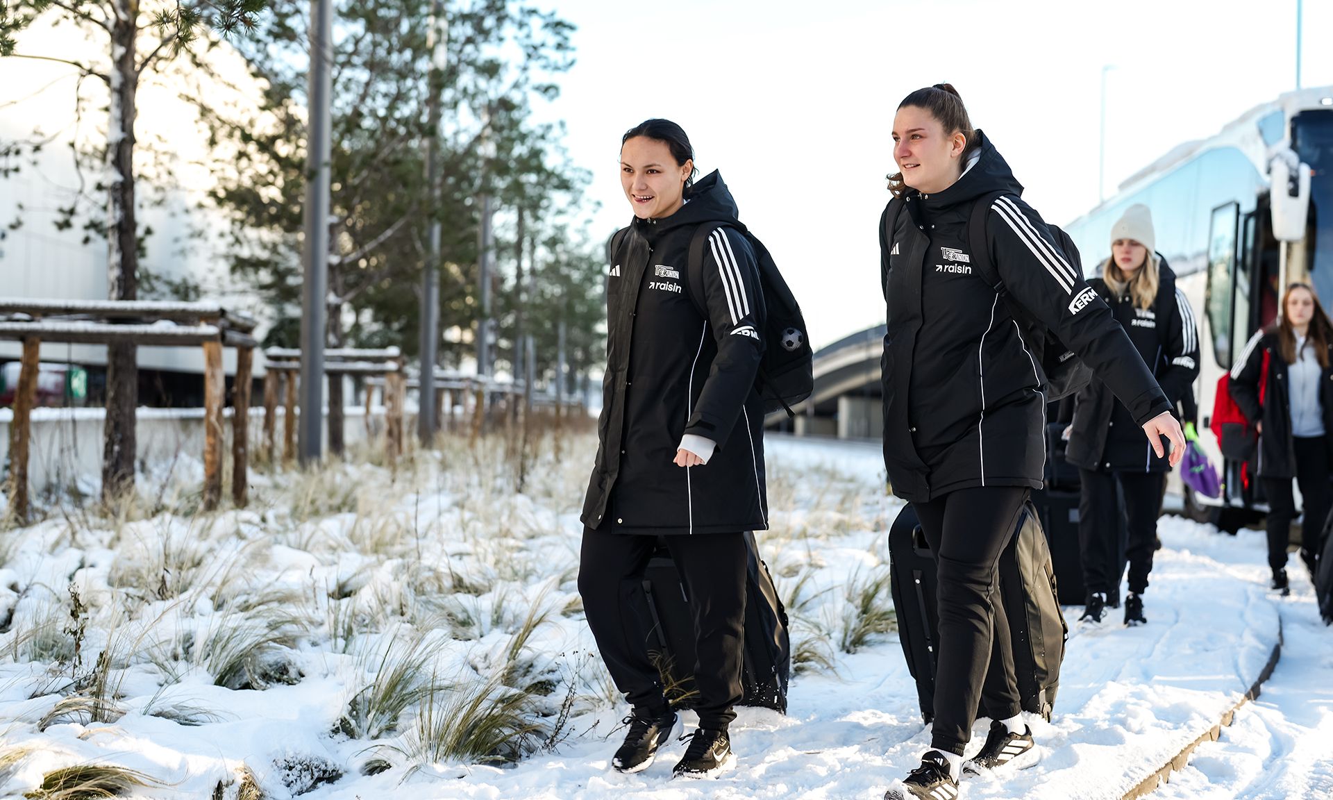 Las jugadoras de la Unión parten al campo de entrenamiento