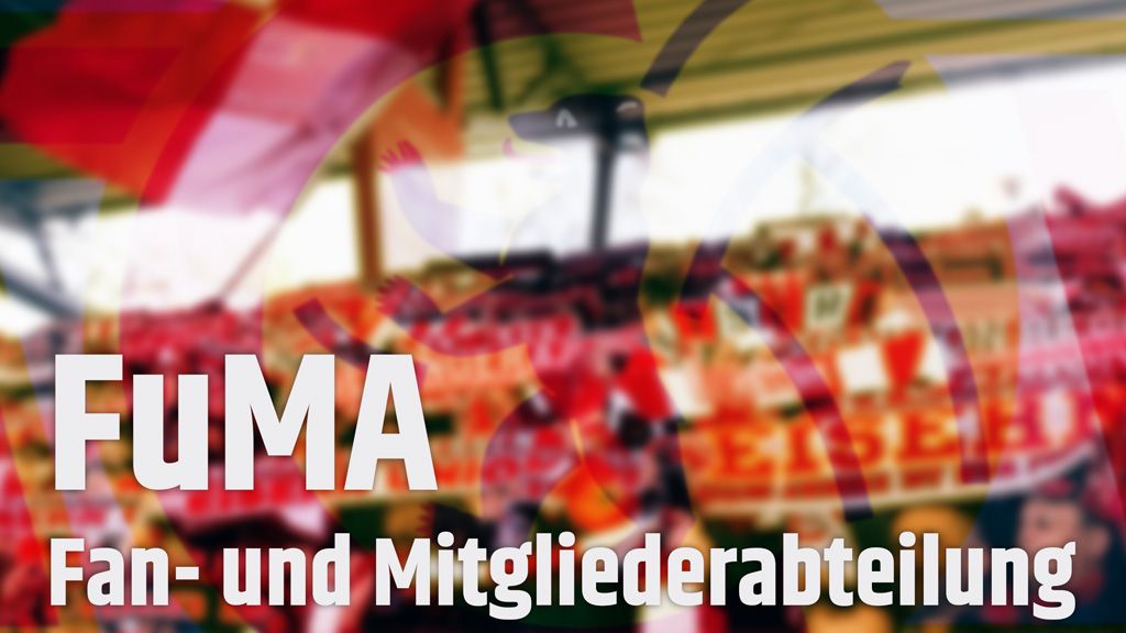 Banner mit dem Schriftzug "FuMA Fan- und Mitgliederabteilung" vor einer Kulisse mit Fahnen und anderen Fan-Elementen.