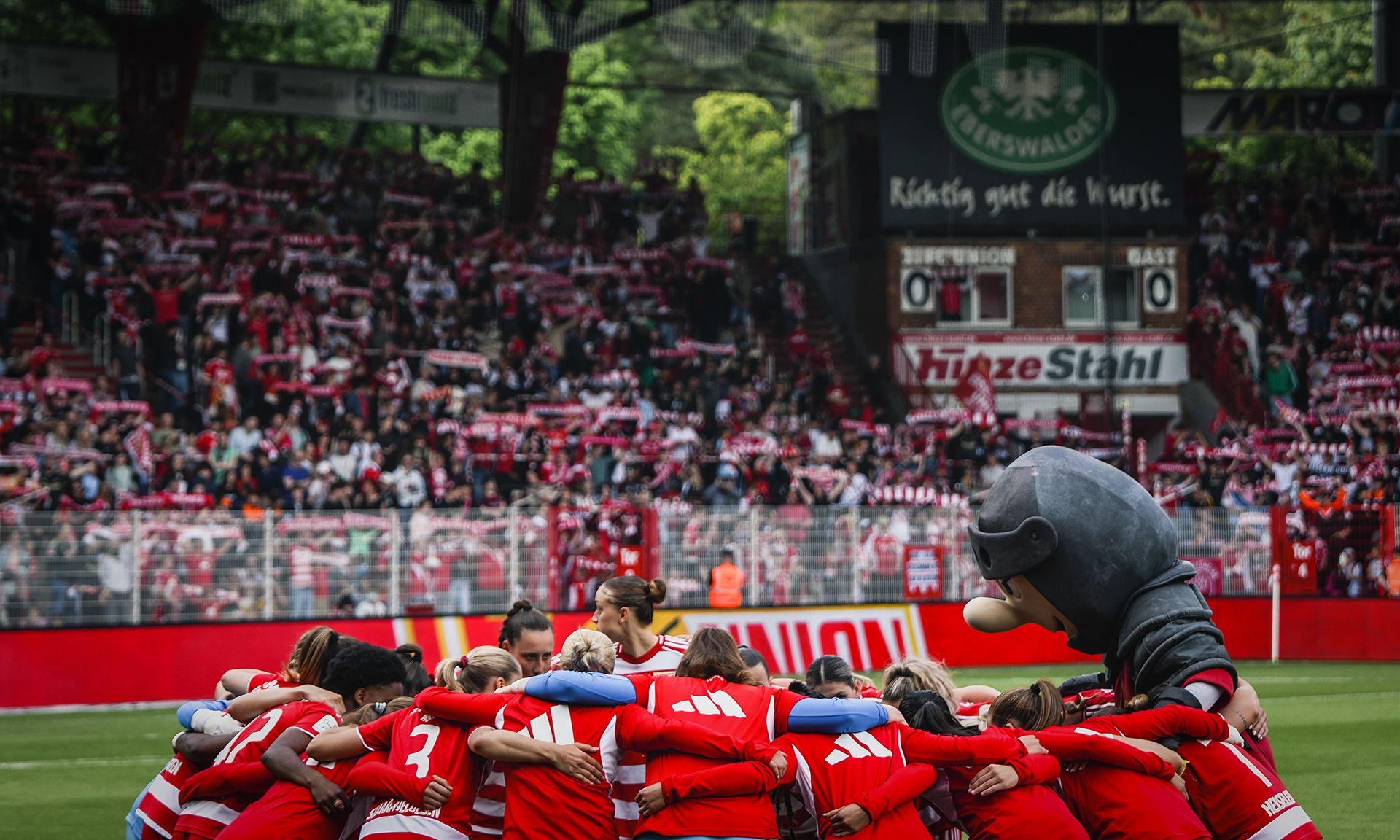Unionerinnen empfangen Inter Mailand an der Alten Försterei 