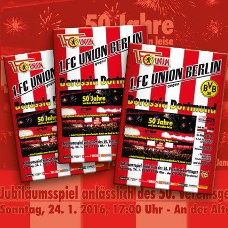 Plakate für ein Jubiläumsspiel zwischen 1. FC Union Berlin und Borussia Dortmund am 24. Januar 2016.