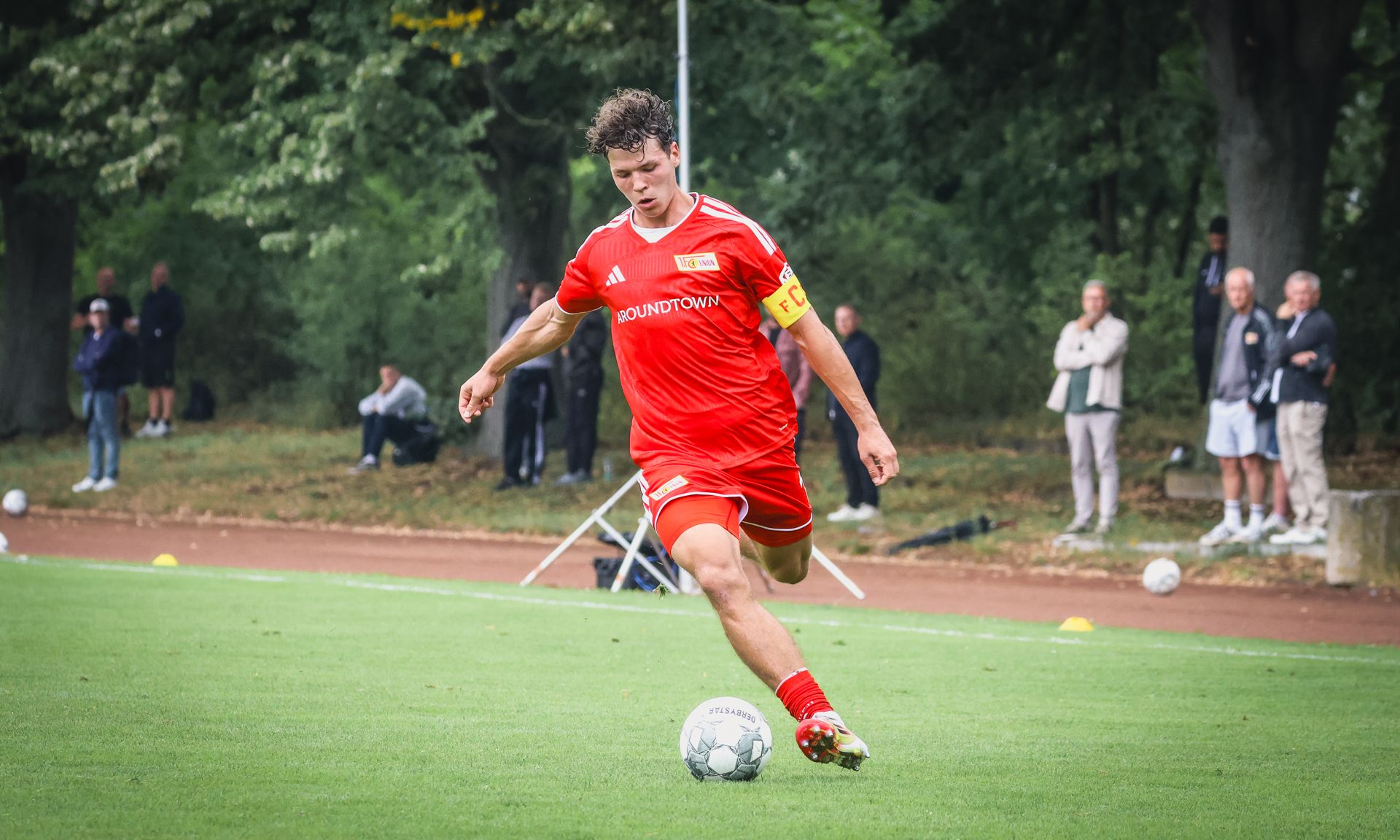 U19 empfängt Halle 