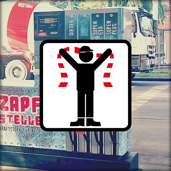 Symbol eines Tankwarts mit roten Absperrbändern vor einer Zapfsäule.