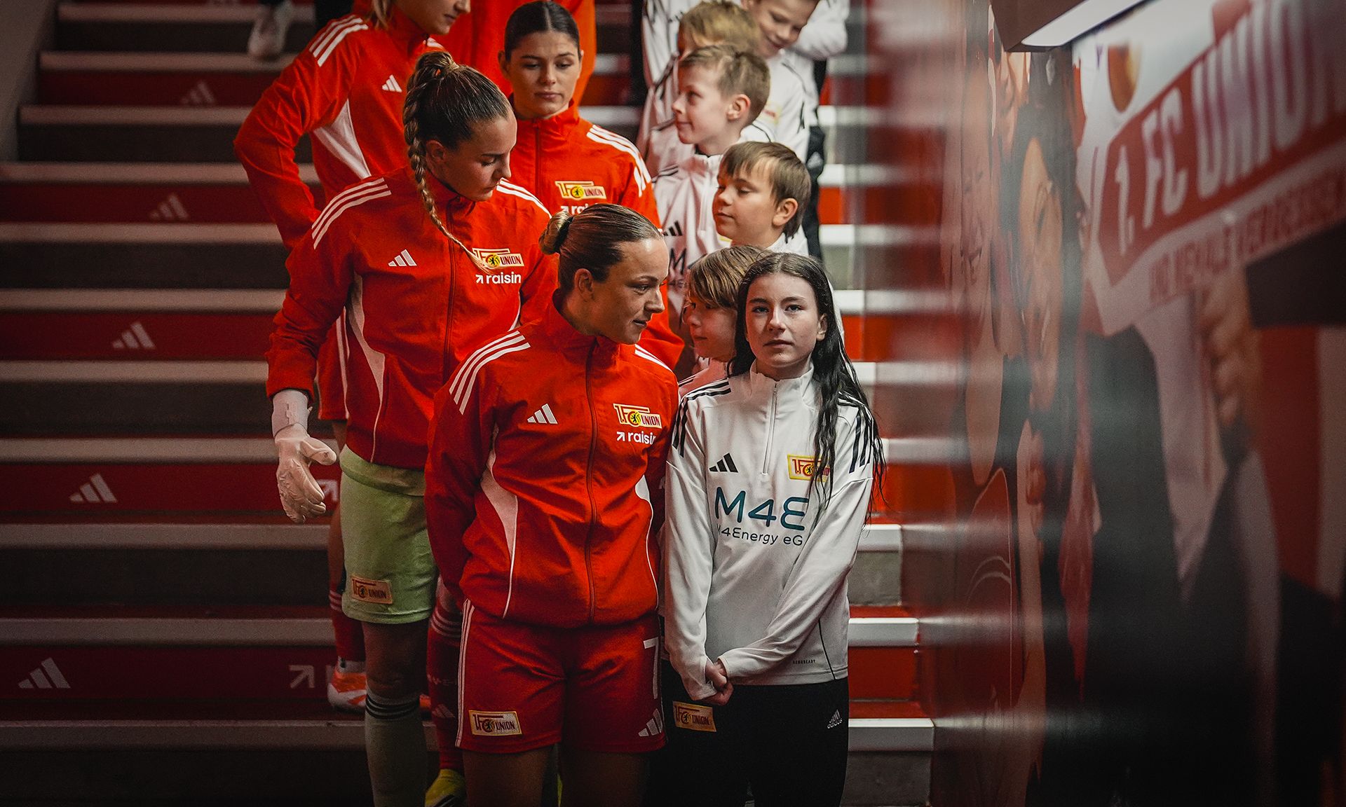Union sucht Kinder, die ins Stadion laufen. Die Kinder sollen bei den ersten Spielen helfen.