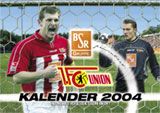 Kalenderblatt für 2004 mit zwei Fußballspielern vor einem Tor, einer jubelt und der andere steht im Tor.
