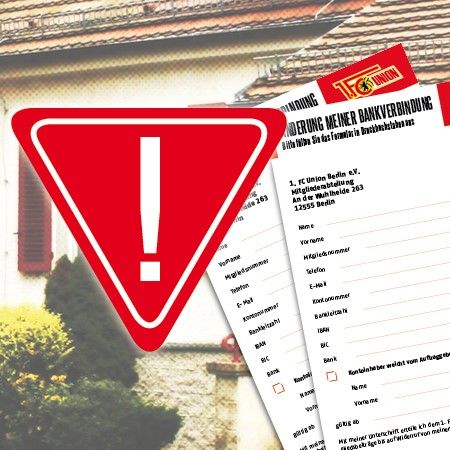 Rotes Warnsymbol vor einem Hintergrund mit Dokumenten zur Bankverbindung, ergänzt durch ein Wohnhaus im Hintergrund.