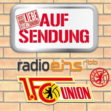 Auf einem Ziegelhintergrund ein Schild mit "AUF SENDUNG" und Logos von Radio ejs rbb und 1. FC Union Berlin.