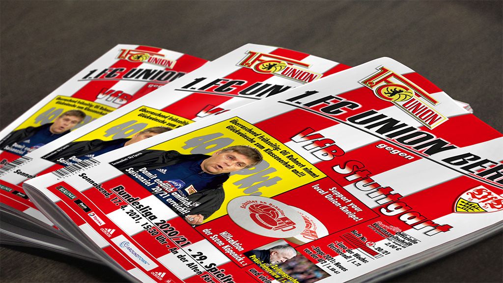 Drei Faltblätter des 1. FC Union Berlin mit Informationen zum Spiel gegen den VfB Stuttgart und Bildern von Spielern.