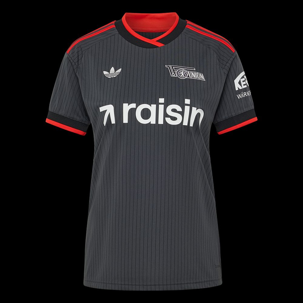 Schwarzes Fußballtrikot mit rotem Kragen, gestreiftem Design und Aufdrucken von Sponsoren und einem Logo auf der Vorderseite.