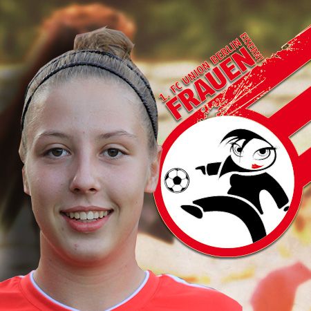 Porträt einer sportlichen Frau in einem roten Trikot, neben dem Logo des 1. FC Union Berlin Frauen.