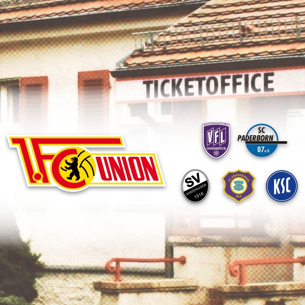 Logo des 1. FC Union Berlin mit den Vereinslogos von VfL Osnabrück, SC Paderborn, SV Sandhausen und KSC, vor einem Ticketbüro.