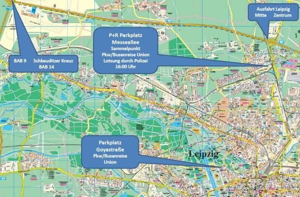 Karte von Leipzig mit wichtigen Straßen, Parkplätzen und einem Hinweis auf eine Polizeilotsung um 16:00 Uhr.