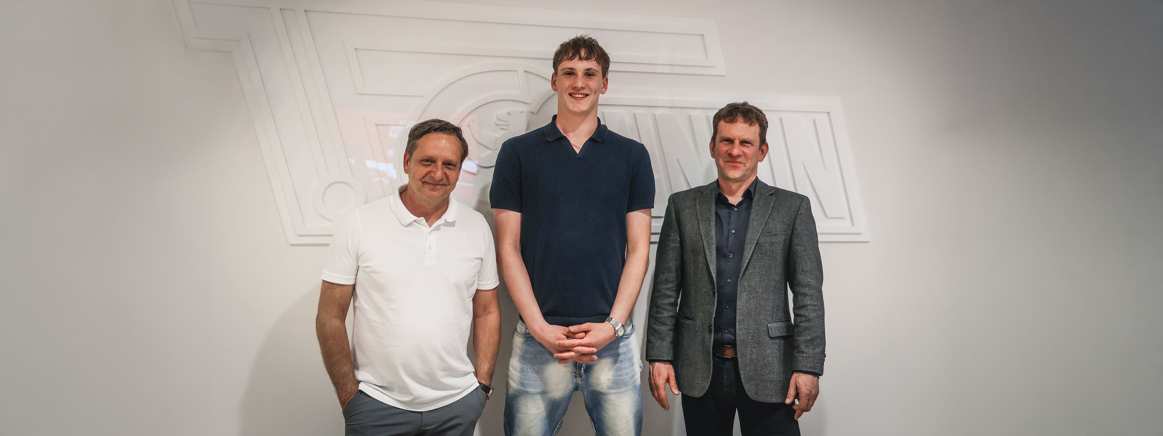 Fritz Gagzow unterschreibt langfristigen Vertrag