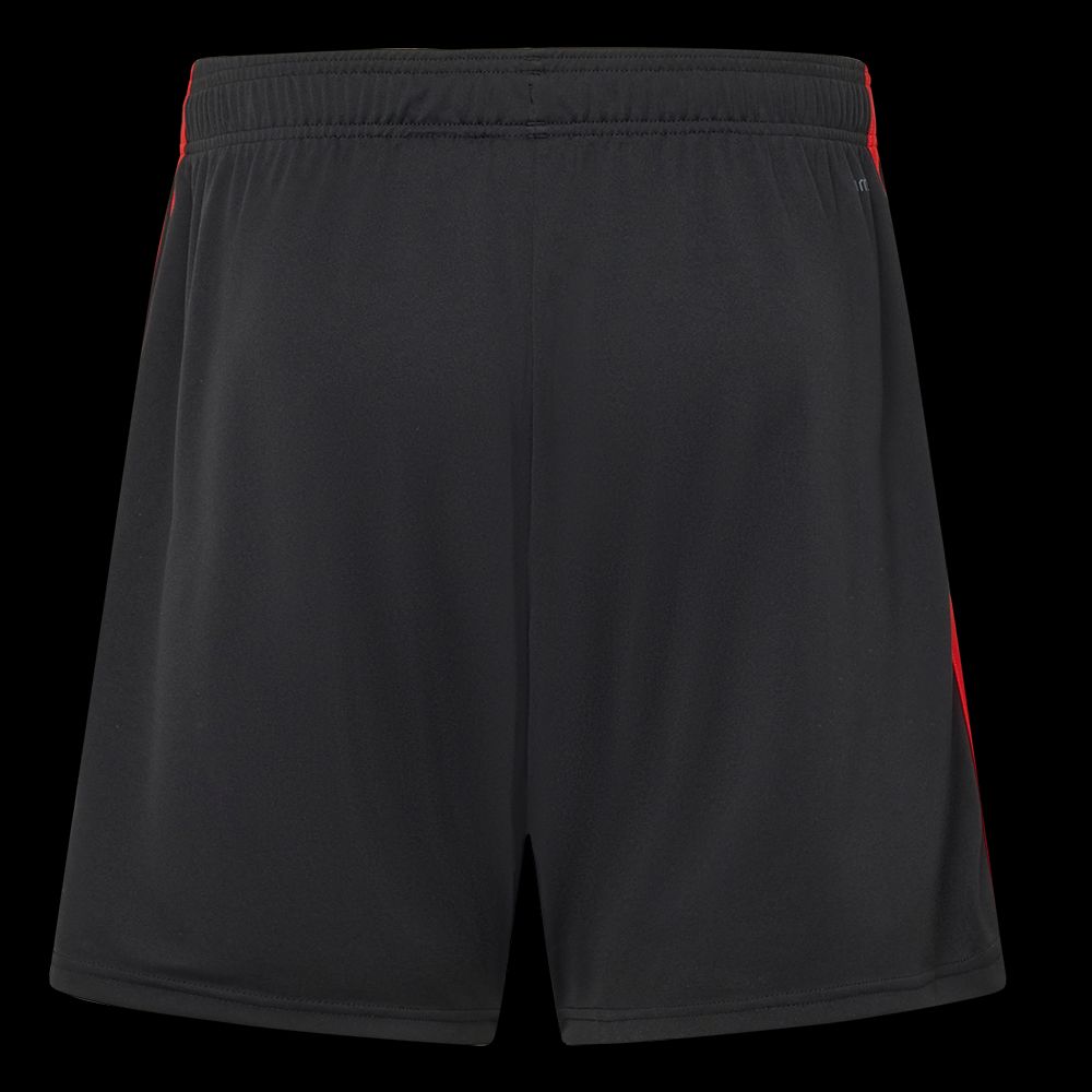 Schwarze sportliche Shorts mit elastischem Bund und seitlichen Schlitzen.