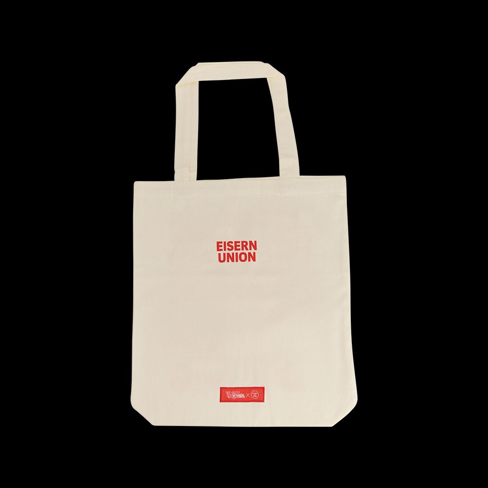 Beige Stofftasche mit dem Aufdruck "EISERN UNION" in roter Schrift und einem kleinen roten Etikett unten.