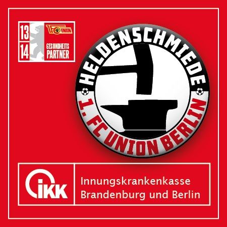 Logo der Helden Schmiede, 1. FC Union Berlin, mit einem Hammer und Amboss, in Rot und Schwarz, darunter das Logo der IKK.