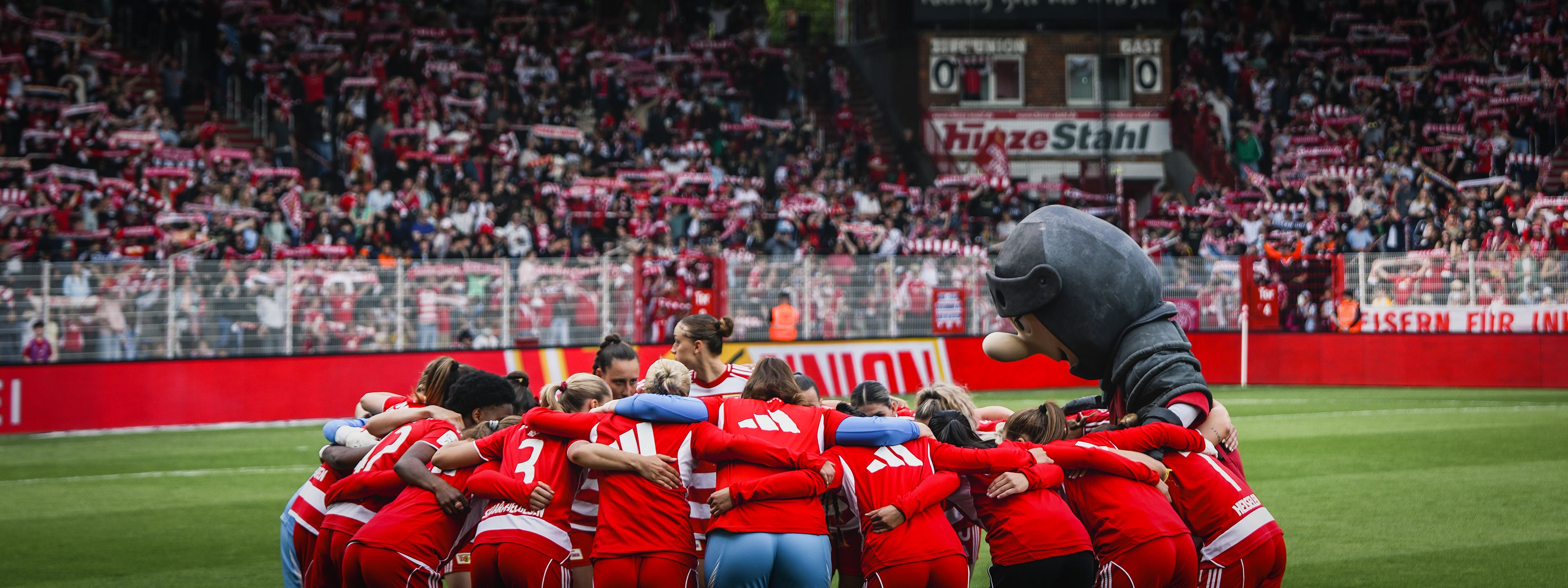 Unionerinnen empfangen Inter Mailand an der Alten Försterei 
