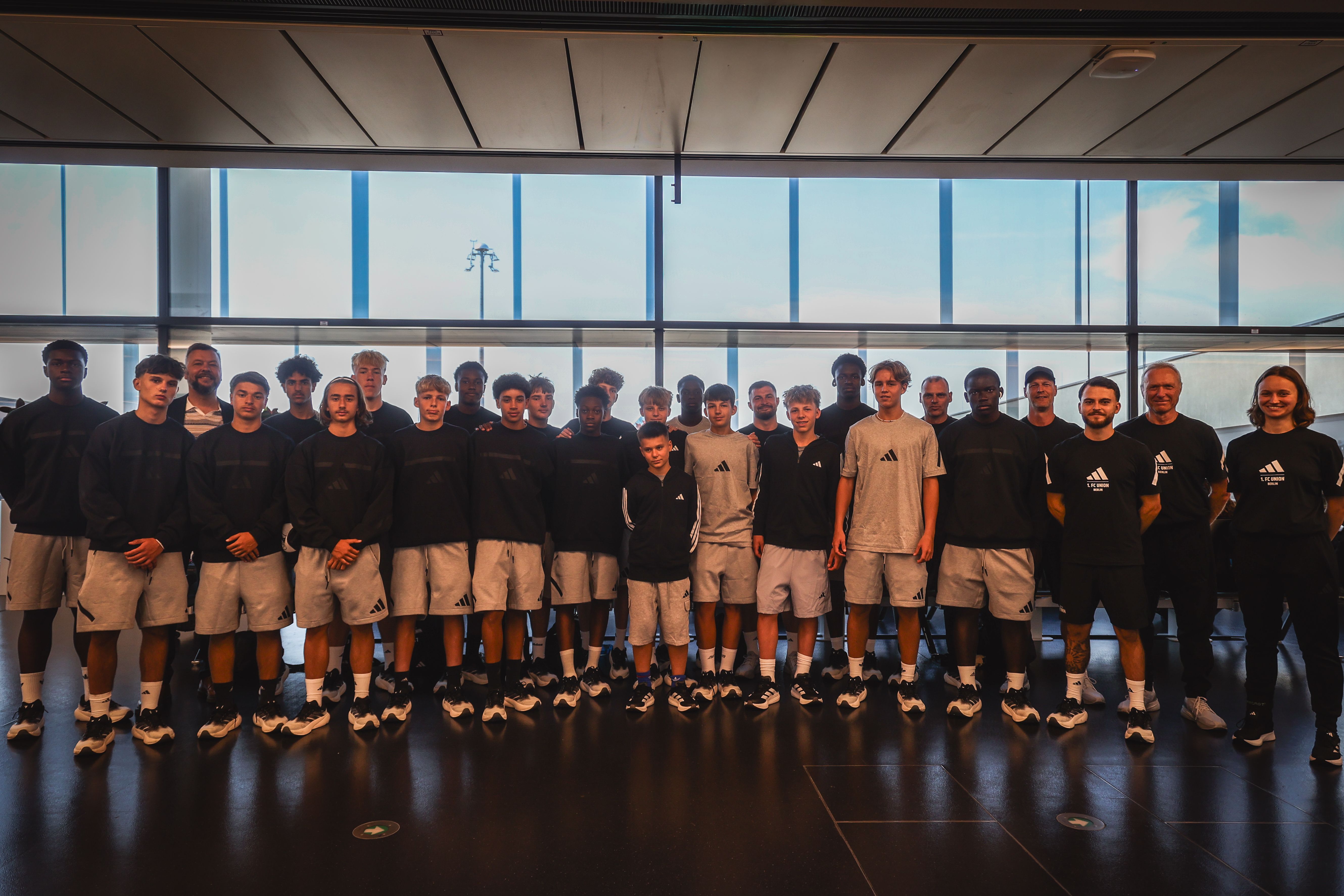 U16 fährt nach China. Sie haben dort einen Wettkampf.