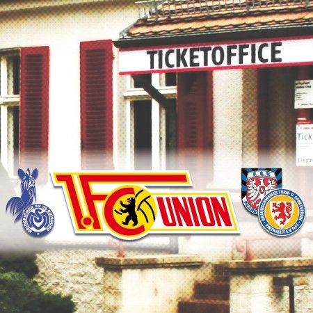 Ticketbüro mit dem Logo des 1. FC Union und Wappen von vier Fußballvereinen.