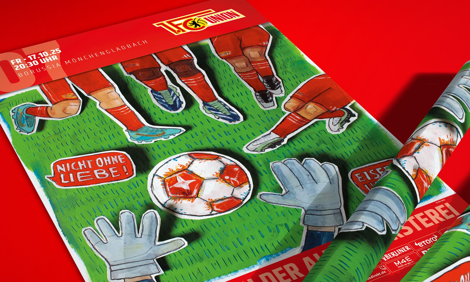 Illustration eines Fußballspiels mit Spielern, einem Ball und Torhütern auf grünem Rasen; Datum und Veranstaltungshinweise im Hintergrund.