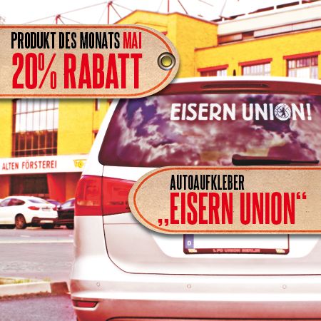 Ein Fahrzeug mit einem Aufkleber „EISERN UNION“ und einem Schild, das 20% Rabatt im Mai bewirbt, vor einem beschrifteten Gebäude.