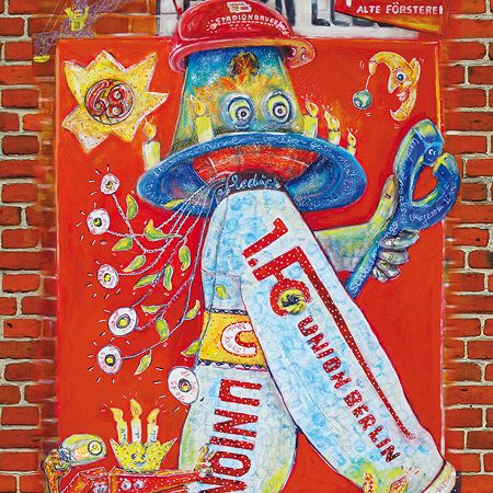 Bunte Wandmalerei mit einer Figur in einem Hut, die ein Banner mit "1. FC Union Berlin" hält, vor einem roten Hintergrund.