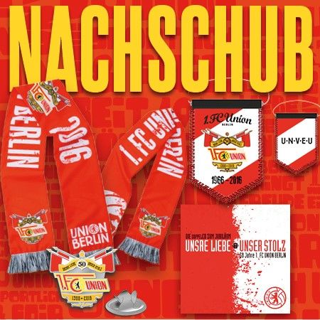 Ein rotes Design mit Schals, Emblemen und Texten, die dem Fußballverein 1. FC Union Berlin gewidmet sind.