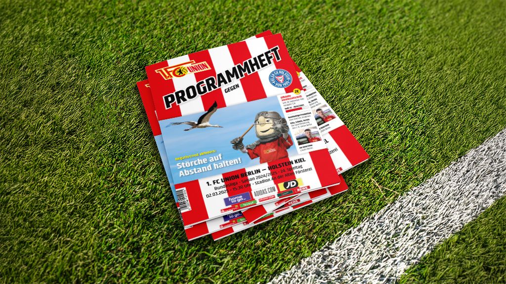 Ein Programmheft des Fußballvereins mit einem Maskottchen und einer Abbildung eines Möwen auf einem Fußballplatz-Hintergrund.