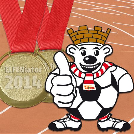 Ein Fußballmaskottchen mit Daumen hoch, neben zwei goldenen Medaillen und der Aufschrift "ELFENinator 2014".